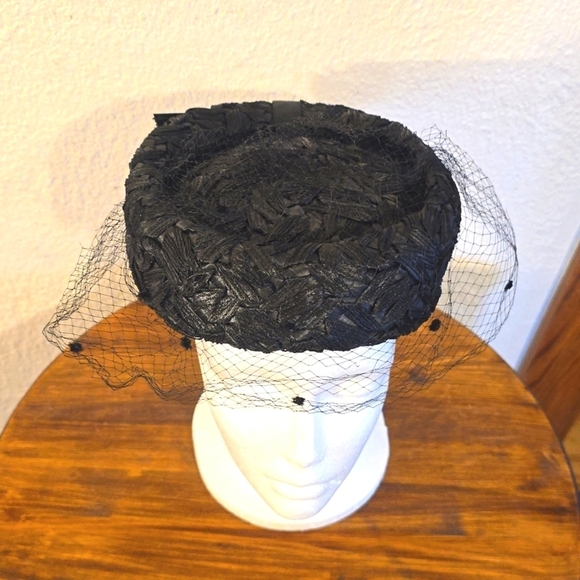 Womens Vintage Black Woven Straw Dress Hat with BOW Netting 1950'S/1960 - Picture 2 of 7